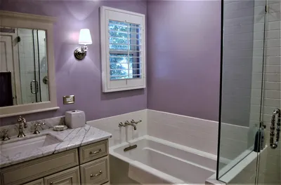 Маленькие фиолетовые ванные комнаты –135 лучших фото-идей дизайна интерьера  ванной | Houzz Россия
