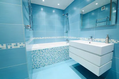 Голубая ванная - дизайн в бело-голубых тонах, сочетание с другими цветами