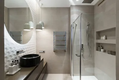 Ванная комната в современном стиле, душевые кабины и панели, раковины —  Идеи ремонта