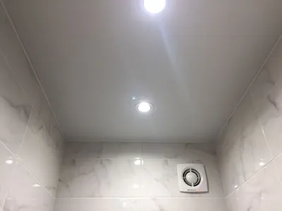 Натяжной потолок в туалете | Туалет, Потолок, Ванная