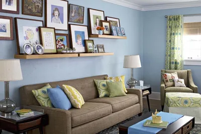 Полки над диваном: как и чем оформить стену в зале над диваном, что можно  повесить в гостиной