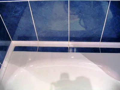 Плинтус для ванны: керамическая и пластиковая галтель, правильная наклейка  багета на ванну и пол, фото, видео