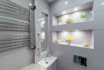Полки для ванной комнаты: фото интерьера с закрытыми, открытыми, подвесными  полками