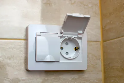 Розетка в ванной: фото-обзор безопасных и удобных моделей. Рекомендации от  профи!
