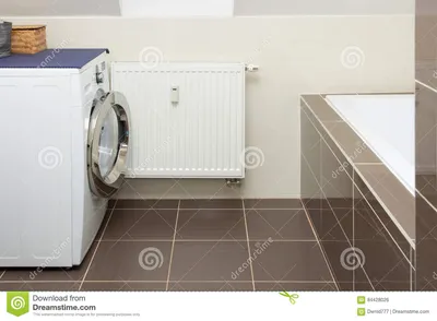 Стиральная машина в ванной комнате Стоковое Фото - изображение  насчитывающей запиток, плитки: 84428026