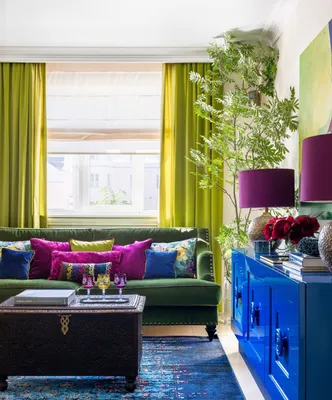 Зеленый диван в интерьере гостиной фото, интерьер с зеленым диваном,  темно-зеленый диван, угловой