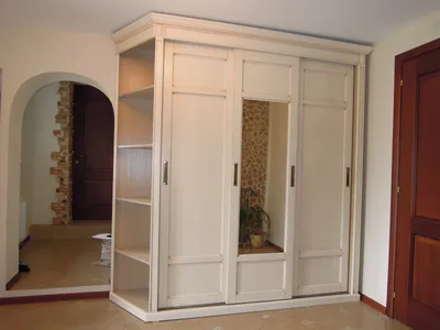Шкаф купе в коридор представляет собой удобную и вместительную мебель