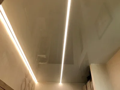 Натяжной потолок со световыми линиями в коридоре — 7 м2