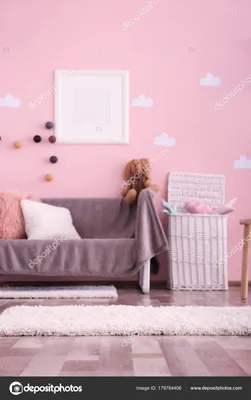 Розовый диван в интерьере гостиной - 73 фото