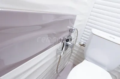 Раздельный санузел (ремонт ванной и туалета) в белой плитке Волна