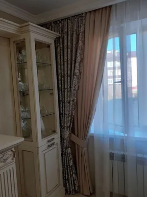 Двойные шторы на подхватах в гостиную