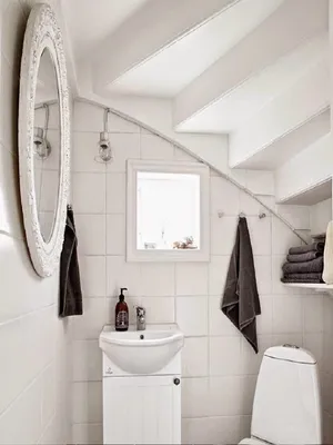 Туалет под лестницей в частном доме - 75 фото