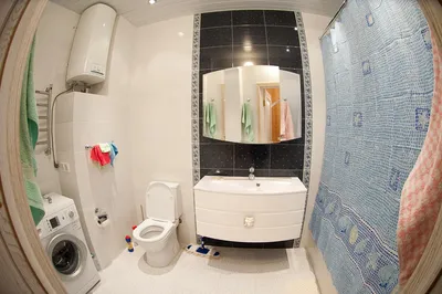 Дизайн маленькой совмещенной ванной комнаты с туалетом и стиральной машиной  в светлых тонах - 23 фото