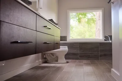 Ванные комнаты в стиле лофт с коричневой плиткой –135 лучших фото-идей  дизайна интерьера ванной | Houzz Россия