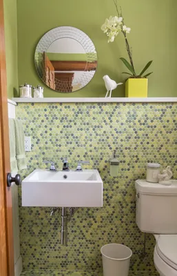 Зеленая мозаика в ванной - 73 фото