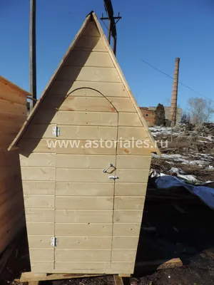 Деревянный туалет из вагонки с 2-x скатной крышей