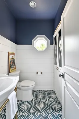 Туалеты с стенами из вагонки – 135 лучших фото-идей дизайна интерьера  туалета | Houzz Россия