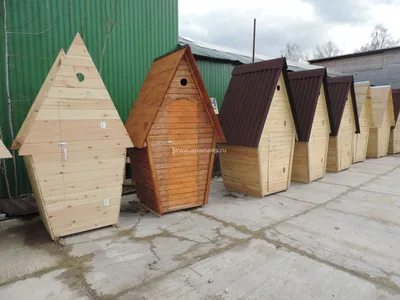 Деревянный туалет из вагонки с 2-x скатной крышей