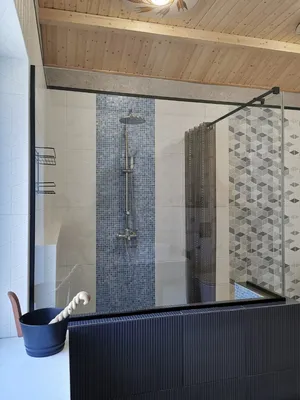 Ванные комнаты с душевой комнатой и стенами из вагонки –135 лучших  фото-идей дизайна интерьера ванной | Houzz Россия