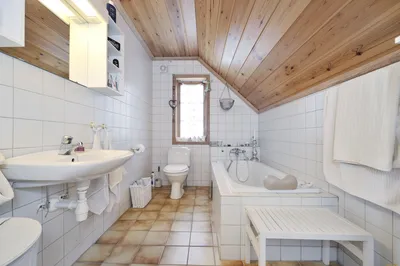 Маленькая ванная комната в стиле лофт - 68 фото