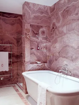 Отделка ванной комнаты розовым ониксом. Расцветка немного необычная, но  смотрится великолепно. | Bathroom interior design, House design, Bathroom  design luxury
