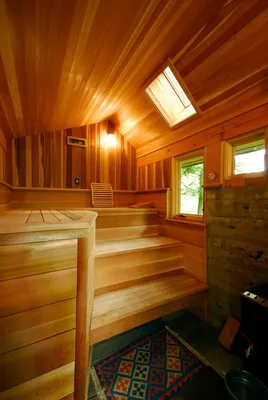 Дизайн современной бани уютно расположившаяся вблизи прудика