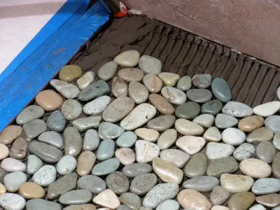 Полы из натурального камня: из каменной плитки, плитняка гальки