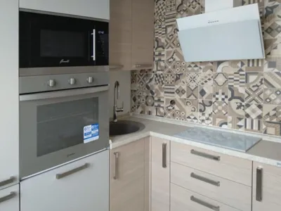 Особенности дизайна маленькой кухни 5 кв м с холодильником