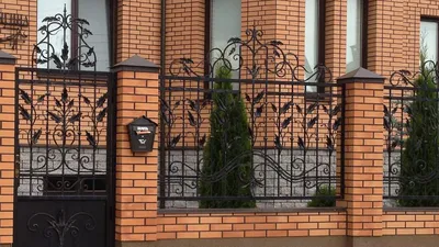 красивые кирпичные заборы фото Фото кованых заборов #yandeximages | Забор  перед домом, Для дома, Дизайн ограды
