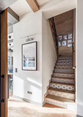 Лестницы среднего размера – 135 лучших фото-идей дизайна лестницы на второй  этаж в частном доме | Houzz Россия