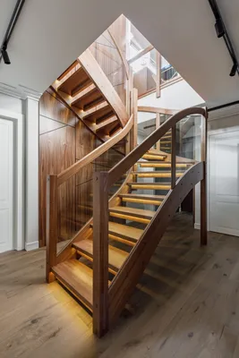 Лестницы без подступенок – 135 лучших фото-идей дизайна лестницы на второй  этаж в частном доме | Houzz Россия