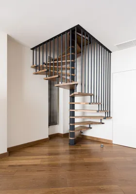 Винтовая лестница на второй этаж дома | Винтовые лестницы, Лестничные  конструкции, Дом