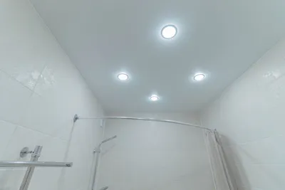 Натяжной потолок в ванной - Компания Нью Лайф