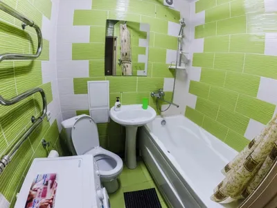 Зеленая ванная комната дизайн с туалетом - 67 фото