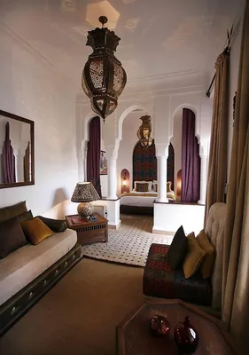 Восточный стиль в интерьере, оформление комнаты и мебели в восточном стиле,  дизайн дивана