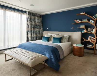 Дизайн спальни 12 кв.м в современном стиле, как расставить мебель и  обустроить комнату с гардеробной, расположение кровати в интерьере модерн