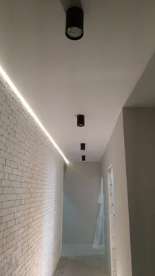 Потолок в длинном коридоре | Освещение в прихожей, Современный дизайн  потолка, Потолок