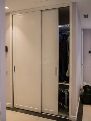 Встроенный шкаф-купе с подсветкой и обувницей в нижней секции | Шкаф, Встроенный  шкаф, Шкаф для прихожей