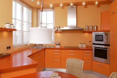 Дизайн интерьера оранжевой кухни, сочетание зеленого, серого, желтого,  черного цветов