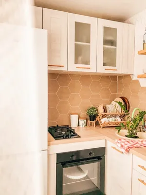 Маленькая кухня 5 кв.м. в пастельных тонах. Простое решение, благодаря  которому кухня выглядит уютной! | SMALLFLAT.RU | Дзен