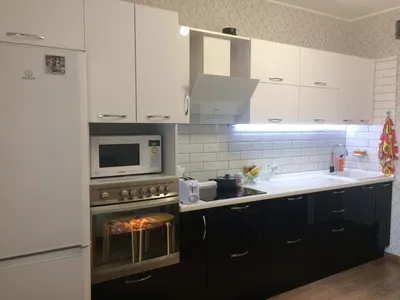 Кухня черно - белая с фасадами пластик - Кухни на заказ в Екатеринбурге по  индивидуальным размерам напрямую от производителя