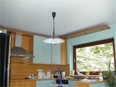 Одноуровневый потолок из гипсокартона на кухне это очень просто -  vot-potolok.ru
