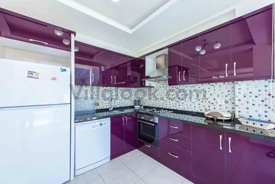 Фиолетовый кухонный гарнитур в интерьере - 67 фото