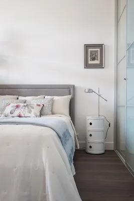 Маленькие спальни в светлых тонах – 135 лучших фото дизайна интерьера  спальни | Houzz Россия