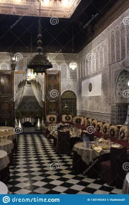 Интерьер ресторана в Marrakesh - восточный стиль Стоковое Изображение -  изображение насчитывающей ð½o, oñ€ð½ð°ð¼ðµð½ñ‚ð°ð»ñœð½o: 130749343