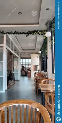 Дизайн интерьера в кафе в городе, который очень эстетический и красиво,  чтобы посмотреть. Стоковое Изображение - изображение насчитывающей  ð°ð½ð¸ðµ, ñ‚ñ€ñƒð±ð°: 214085479