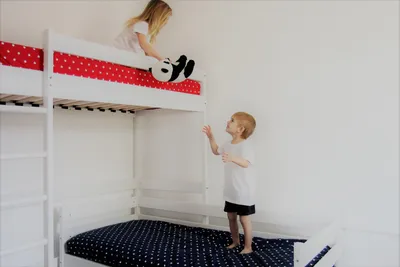Двухъярусная кровать в детской комнате — Big Family Club
