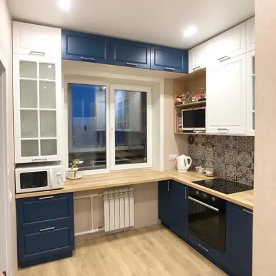Дизайн кухни маленькой угловой с окном - 69 фото
