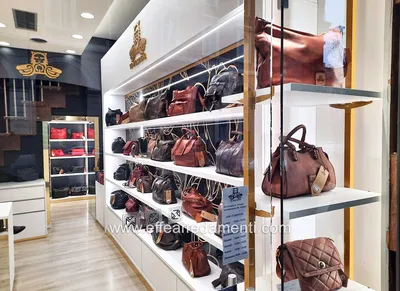 Мебель для магазина в Болонье - Магазин сумок и модных аксессуаров - Effe  Arredamenti