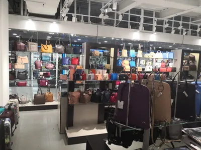 Комплекс оборудования для магазина сумок 2 | Каталог мебели салона LUSAMB